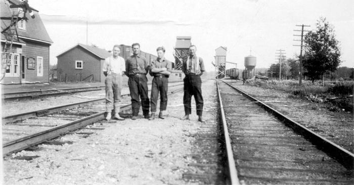 Canada Rail.jpg - Jernbanearbeidere p Canadian Pacific ca. 1925.   Fra Nordfjord? Drar noen kjensel p personene?